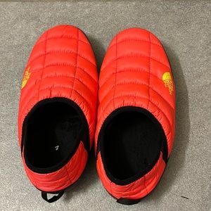 The North Face Women’s Thermoball Traction Mules size 10 women’s/8.5 mens